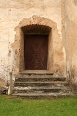 Fototapeta na wymiar old wooden door in the fortress