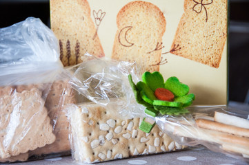 Biscuits, crackers and bread sticks for stomachache