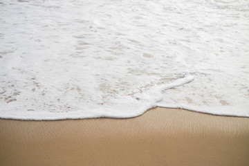 Fototapeta na wymiar Focus wave sand on beach