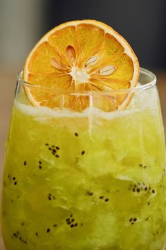 Refreshing lemonade with kiwi and ice