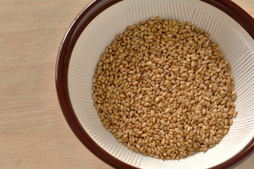 ごま　すり鉢　木目背景
