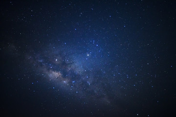 Obraz premium Starry night milky way astronomy. Long exposure photograph.with grain