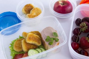 Lunch in the lunch box. Delicious and hearty snack. Replenishment of energy.