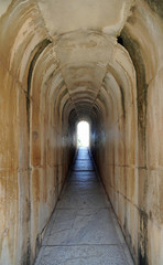 Fototapeta na wymiar Corridor de l'adyton du temple d'Apollon à Didymes en Anatolie