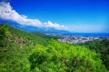 Obraz premium View from the mountain to the town of Kemer and the sea in Turkey.