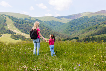 Fototapeta na wymiar mother and little daughter travel in mountains