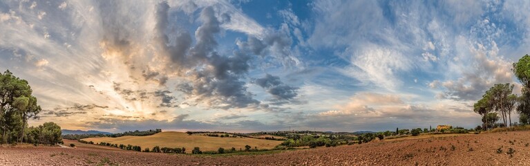 Fototapeta premium Amanecer en el prado
