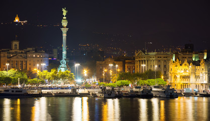 Fototapeta na wymiar Barcelona Port with Columbus statue in night