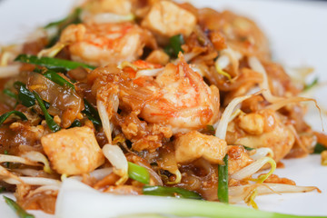 Fried noodle Thai style with prawns