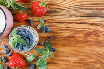 Fototapeta na wymiar Useful berries to prepare detox