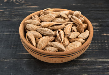 Uzbek almonds in bowl