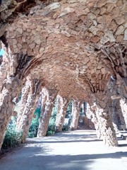Bajo las piedras
