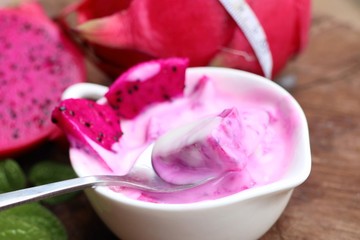 dragon fruit smoothies yogurt