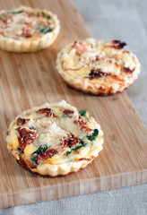 dried tomato and spinach quiche