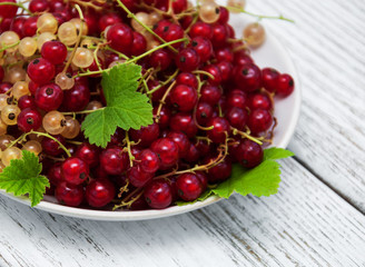 Plate with red currant