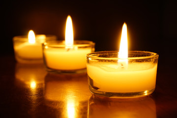 Obraz na płótnie Canvas Candles light flame on low light background.