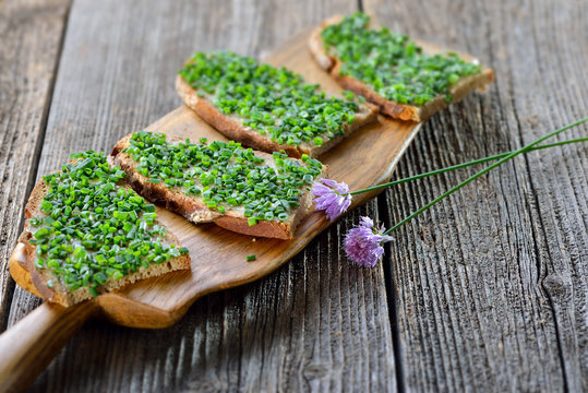 Schnittlauchbrot-Bilder: Stock-Fotos &amp; -Videos. | Adobe Stock