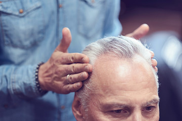 Obraz premium Professional male barber doing hair setting