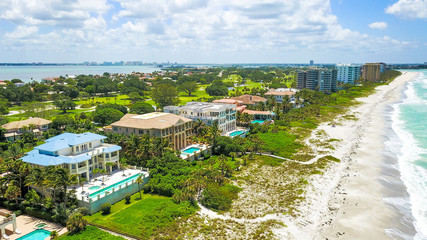 Fototapeta na wymiar million dollar estates on the beach