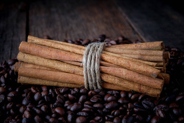Coffee beans with cinnamon A mixture of popular drinks.