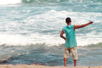 Fototapeta na wymiar Man fishing line with hand on the seashore