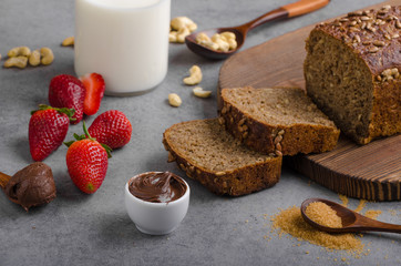 Nutella spread with wholegrain bread