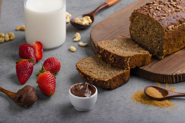 Fototapeta na wymiar Nutella spread with wholegrain bread