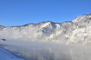 река горы енисей