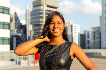 Naklejka premium Beautiful woman is in the smiling, she is young..