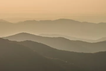 Fototapeten rolling blue hills in the Appalachian mountains early on a fall morning © makasana photo