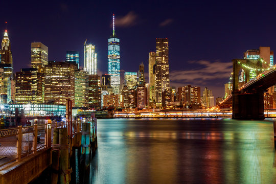 Night view of Brooklyn bridge and Skyscrapers in New York
