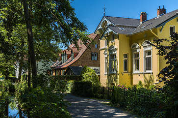 Obraz premium gelbe Villa