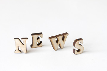 NEWSの文字　木製