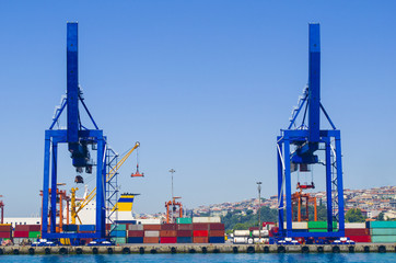 Obraz premium Container terminal in istanbul harbour