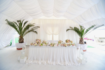luxury wedding decorations with gentle rose and white tones