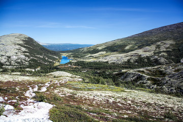 Fototapeta na wymiar View of rondane national park with moutains and lake