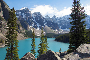 Fototapeta na wymiar Moraine Lake, Banff National Park, Alberta, Canada