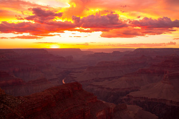 Fototapeta na wymiar Sunset at Hopi Point in Grand Canyon, Arizona, United States