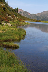 Fototapeta na wymiar il Lago delle Buse nella catena del Lagorai, Val di Fiemme, Trentino