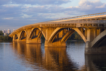 Fototapeta na wymiar Kiev metro bridge