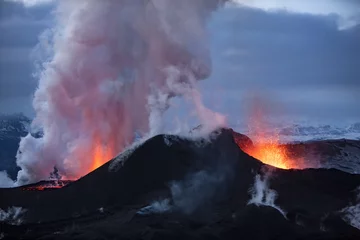 Tuinposter Volcano eruption © klikk