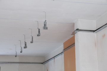 installation de faux plafond structure metal stud