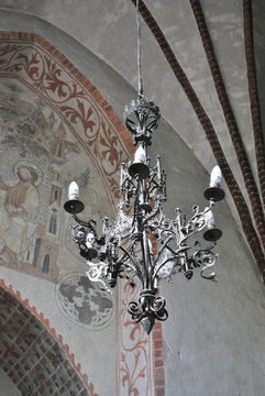 Zabytkowy żyrandol
