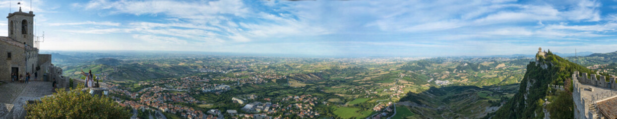 Fototapeta na wymiar Panoramica dalla Rocca di San Marino