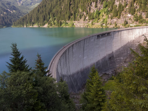 énergie propre, barrage alpin dans le beaufortain