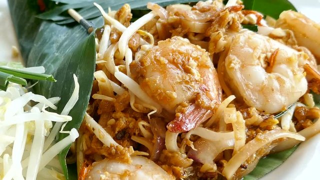 Phad thai with prawns