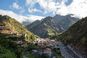 Fototapeta na wymiar View to the south from the pass Boca da Encumeada in Madeira