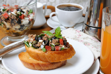 Breakfast with croutons and coffee