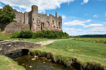 Fototapeta na wymiar laugharne castle, wales, pic taked in a sunny day