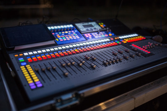 Audio mixer board
